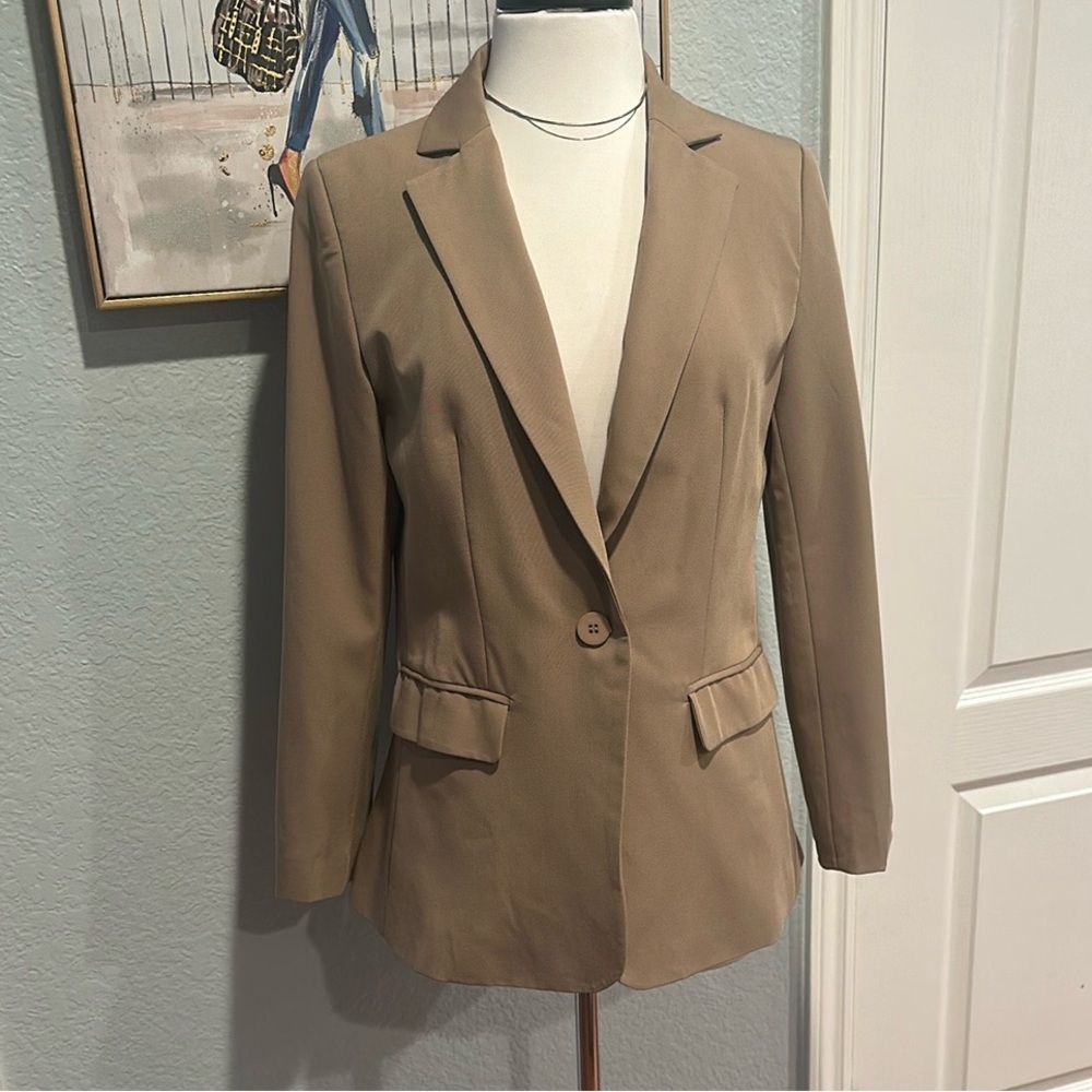 Cecybell Sz Medium Casual Blazer • NWT!